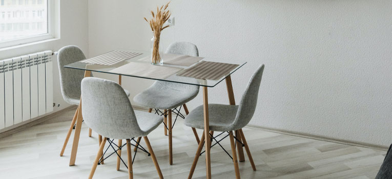 Table de salle à  manger en verre